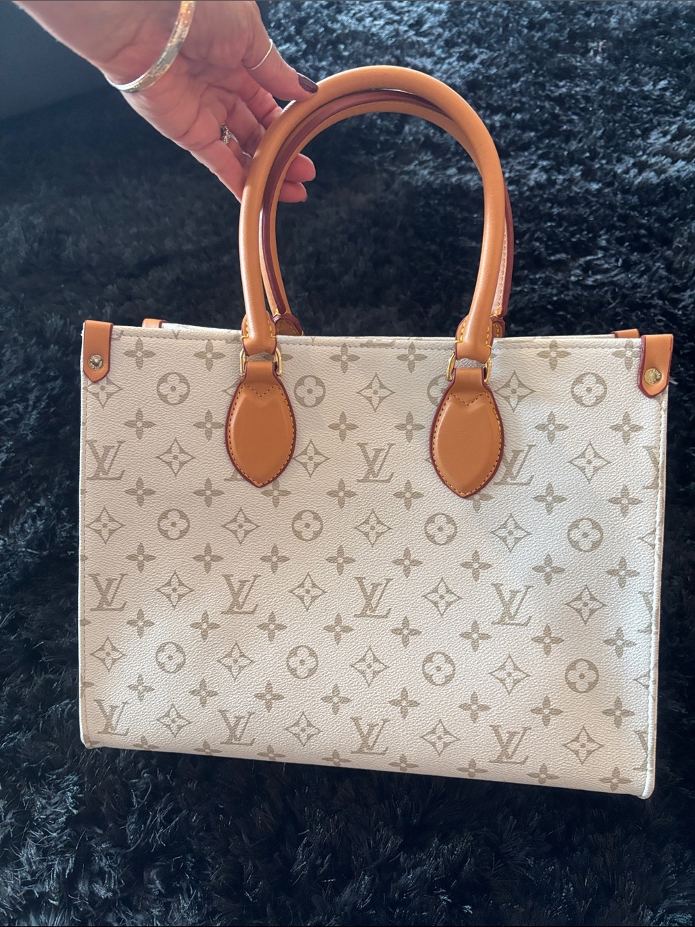 on the go quality White Monogram top handle , tote - Picture 9 of 16